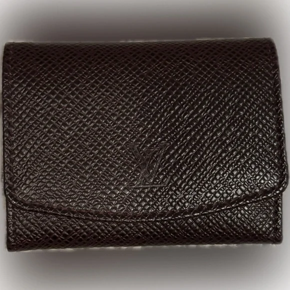 LOUIS VUITTON BORDEAUX COWHIDE LEATHER CUFFLINK POUCH IN UNUSED
AS NEW CONDITION - Picture 11 of 12